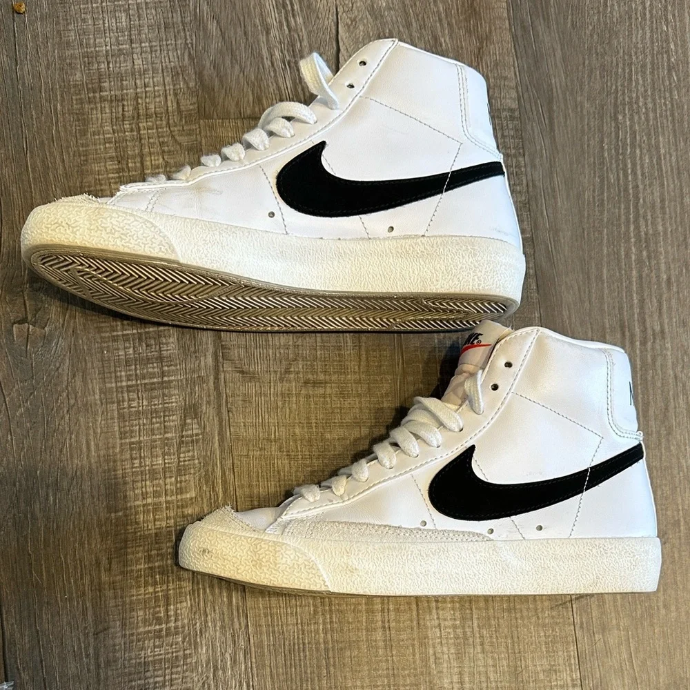 Women’s Nikes blazers size 6 White and Black High-Top Sneakers - Picture 2 of 8